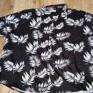 DRESS FOR ADVENTURE MENS 5XL BLACK AND WHITE HAWAIIAN PRINT BUTTON UP